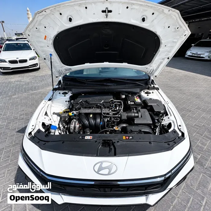 Hyundai Elantra 2025 photo 3