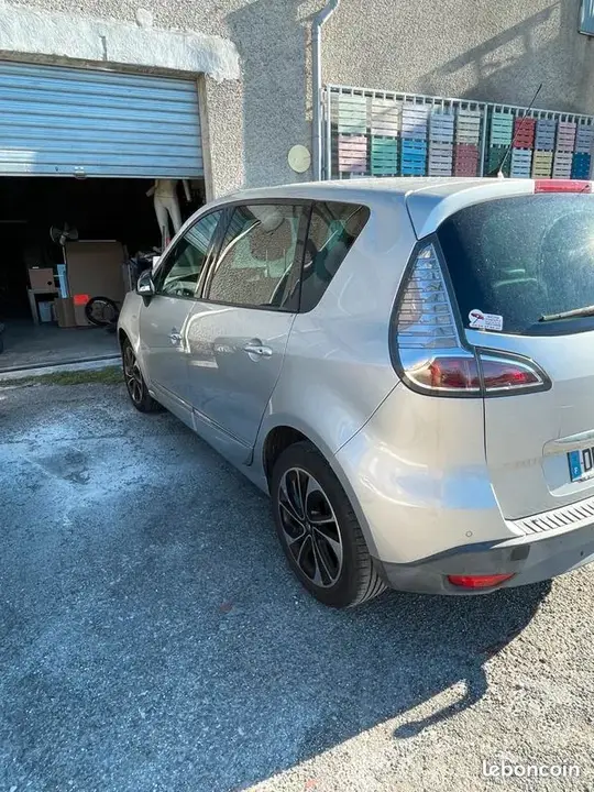 Renault Scenic 2014 photo 2
