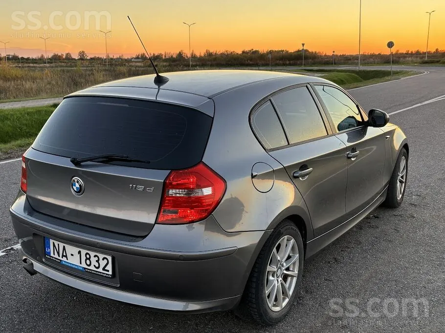 BMW 118 2010 photo 4