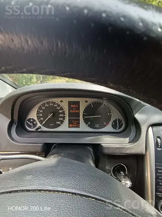 Mercedes-Benz B180 2011 photo 5
