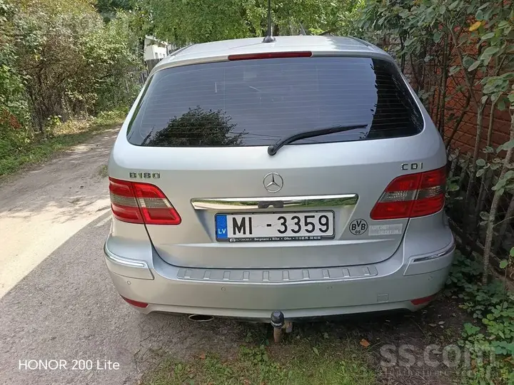 Mercedes-Benz B180 2011 photo 3