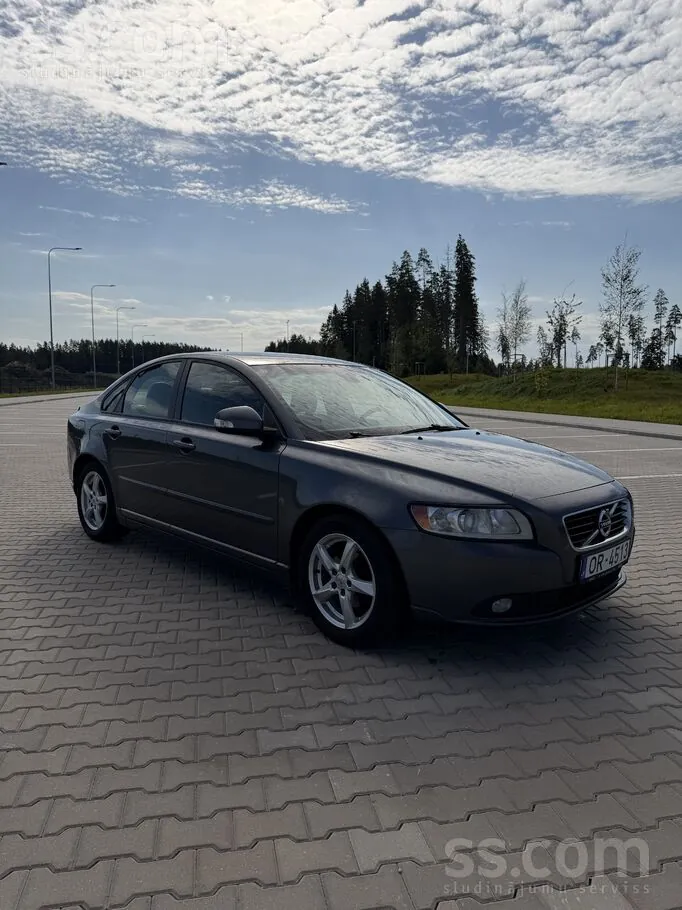 Volvo S40 2011 photo 2