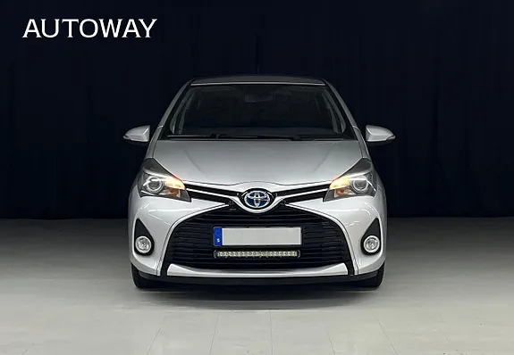 Toyota Yaris 2015 photo 2