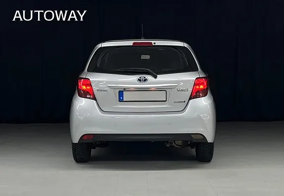 Toyota Yaris 2015 photo 5