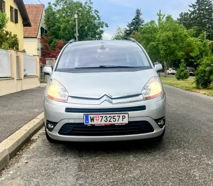 Citroen C4 Picasso 2010 photo 2