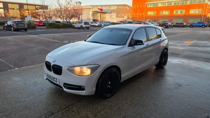BMW 1 Series 2015 photo 2