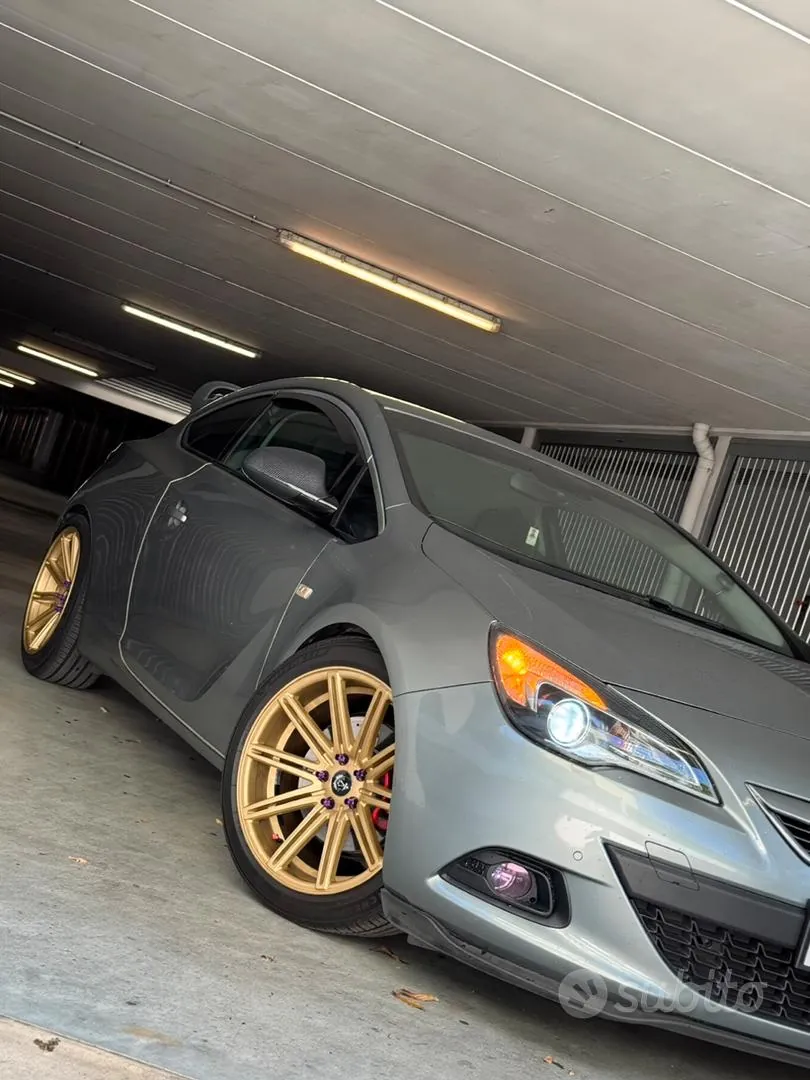 Opel Astra 2013 photo 2