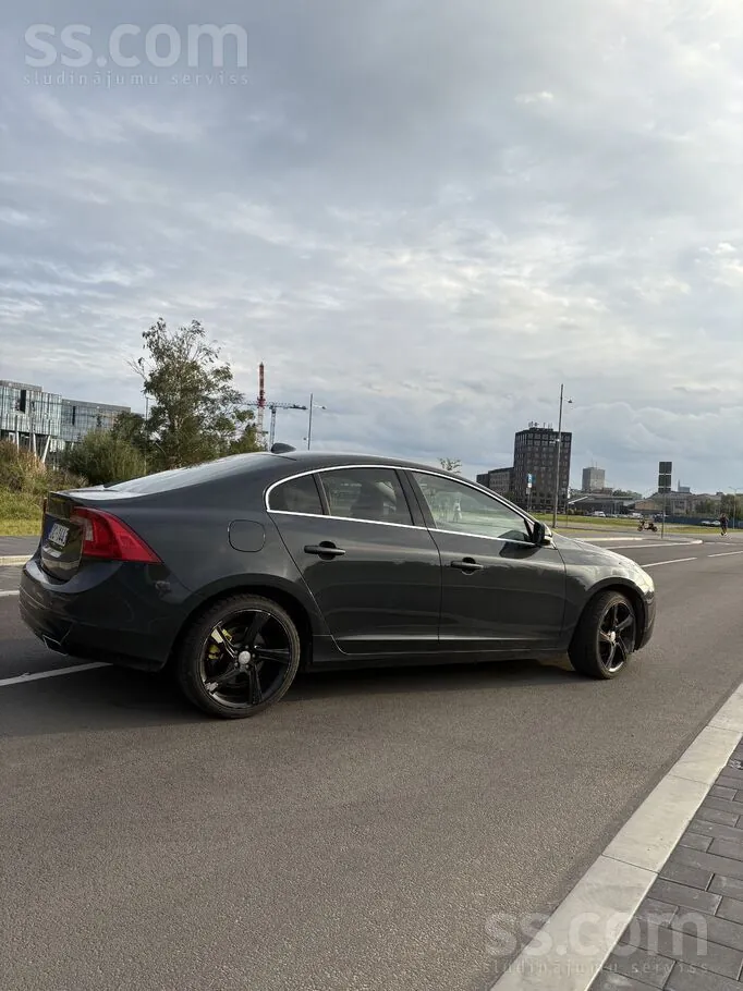 Volvo S60 2010 photo 2