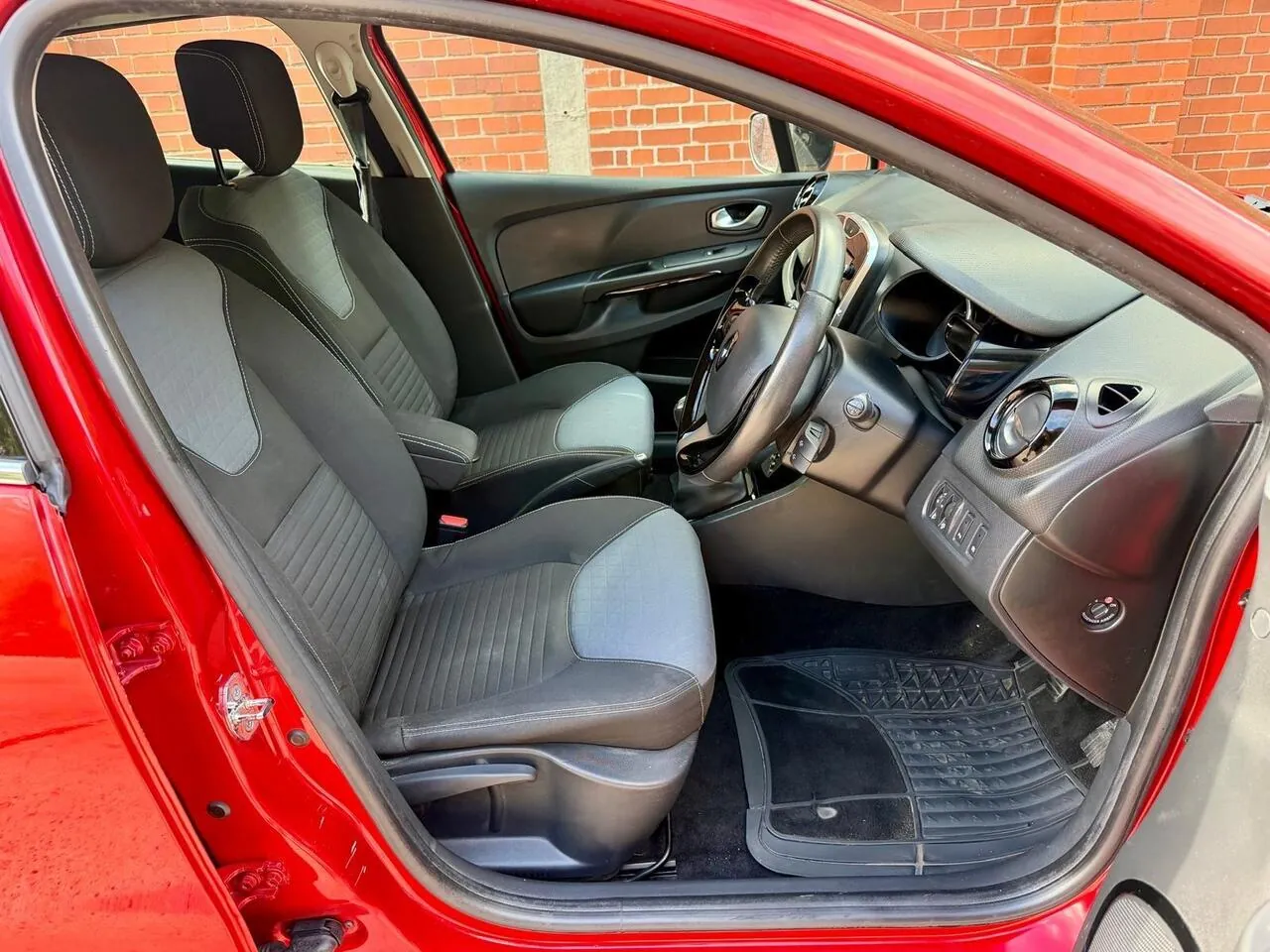 Renault Clio 2015 photo 3