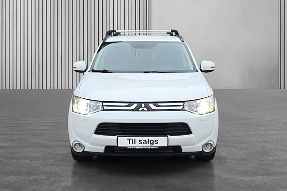 Mitsubishi Outlander 2013 photo 2
