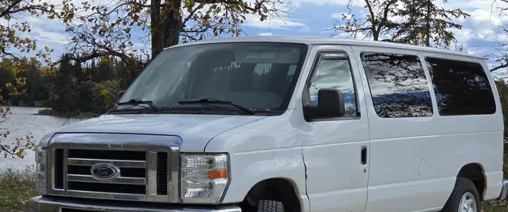 Ford E-150 2012 photo 4
