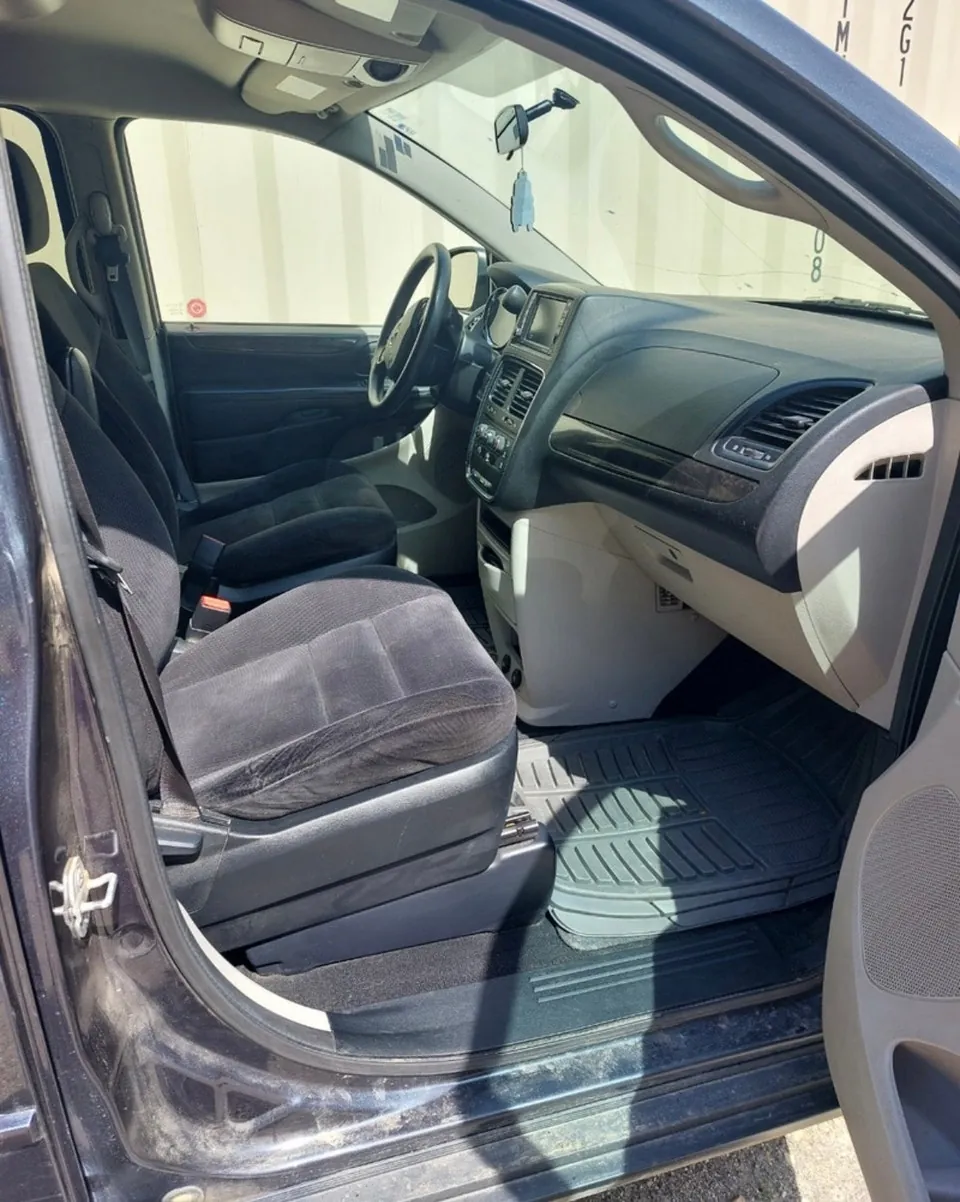 Dodge Grand Caravan 2014 photo 3