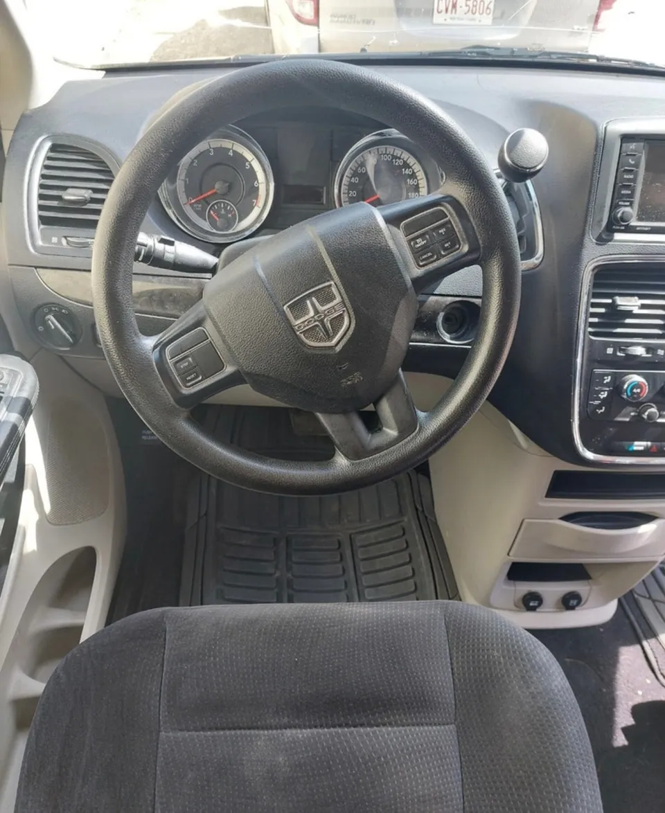 Dodge Grand Caravan 2014 photo 2