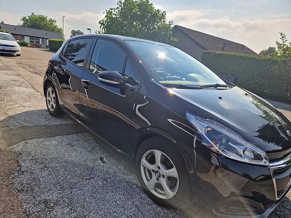 Peugeot 208 2018 photo 4