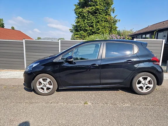 Peugeot 208 2018 photo 3