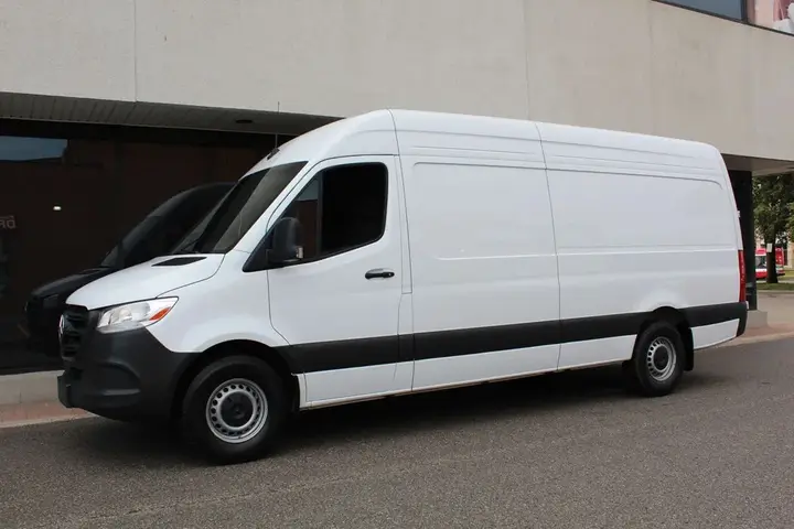 Mercedes-Benz Sprinter 2025 photo 2
