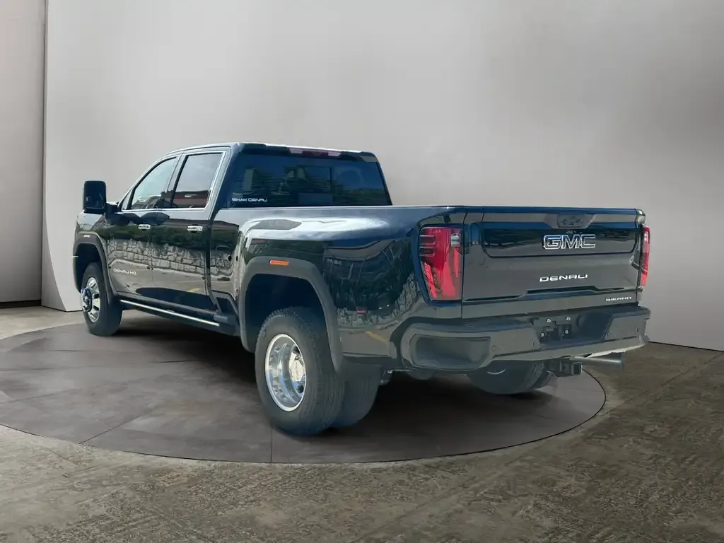 GMC Sierra 3500Hd 2026 photo 3
