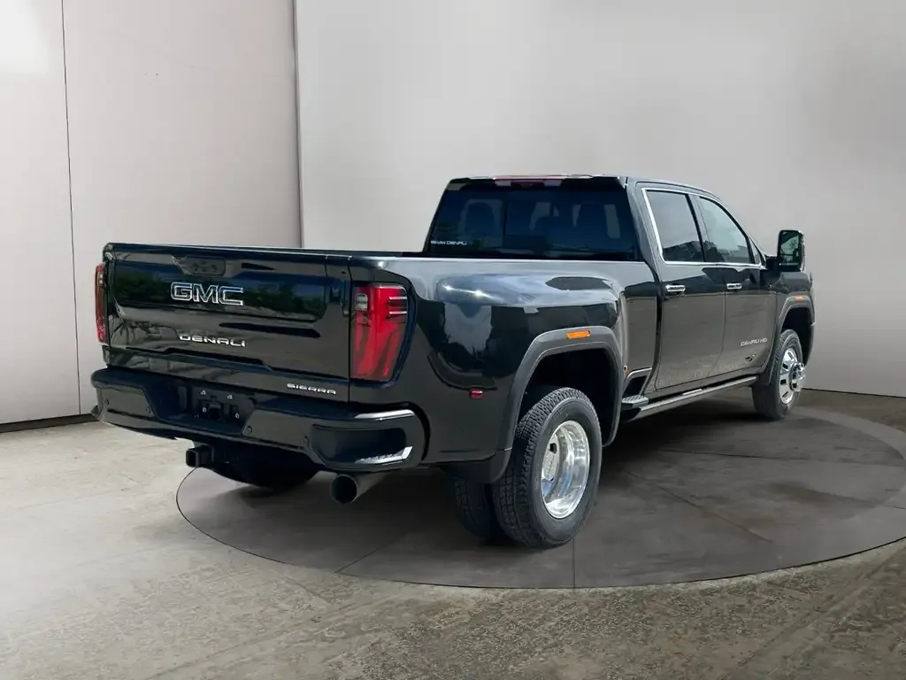 GMC Sierra 3500Hd 2026 photo 5