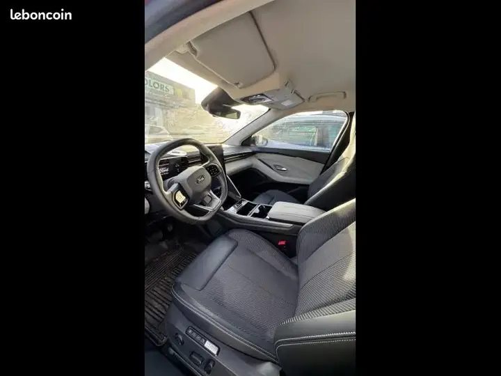 Ford Explorer 2024 photo 4