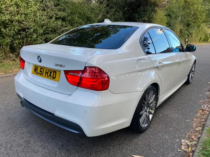 BMW 3 Series 2011 photo 5