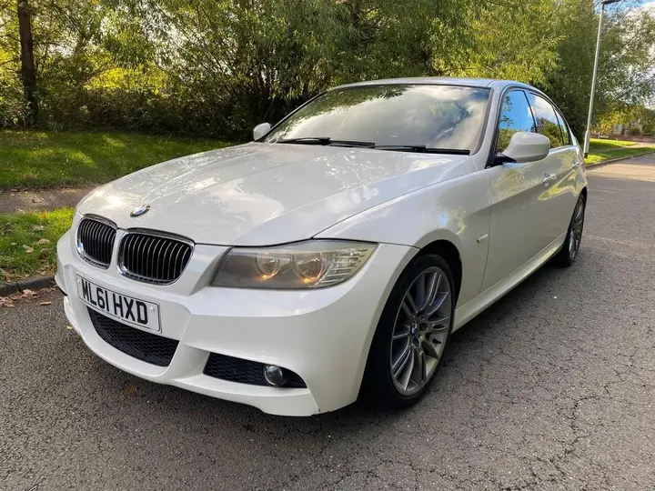 BMW 3 Series 2011 photo 2