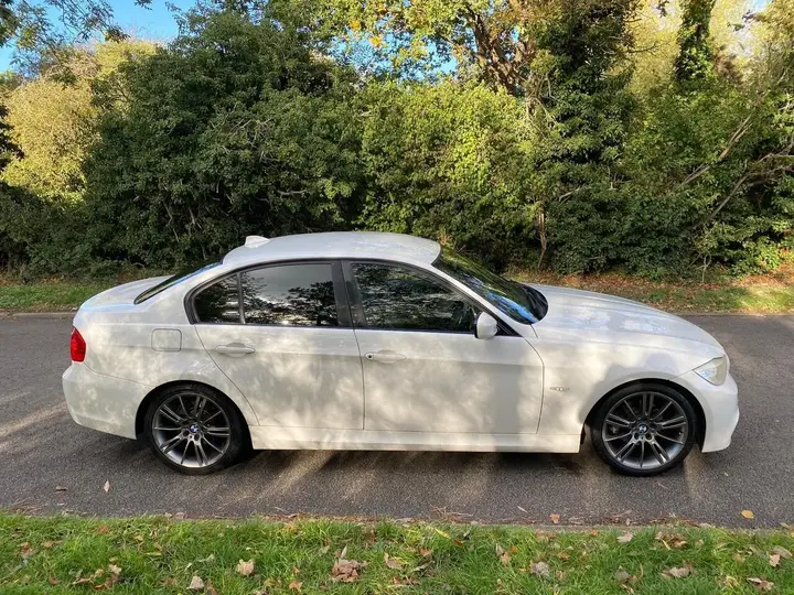 BMW 3 Series 2011 photo 3