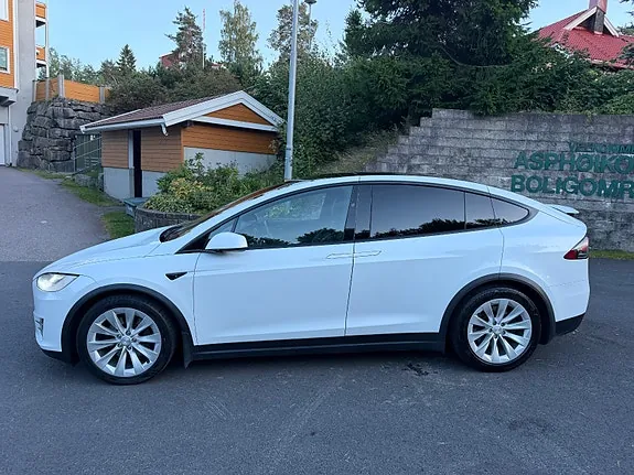 Tesla Model X 2018 photo 2