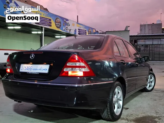 Mercedes-Benz C-Class 2004 photo 2