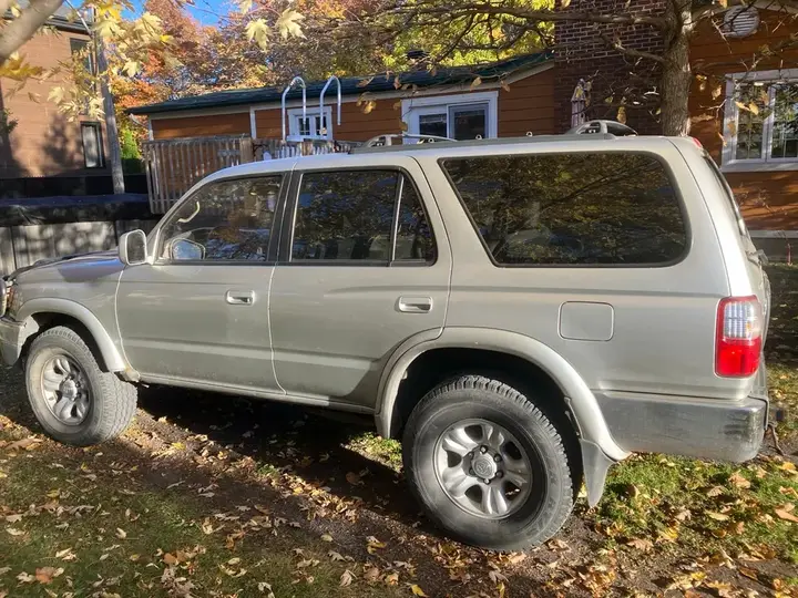 Toyota 4Runner 2001 photo 2