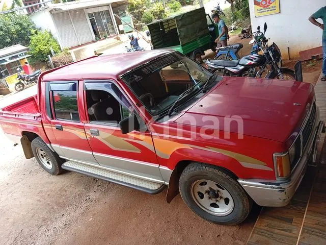 Mitsubishi L200 1990 photo 2
