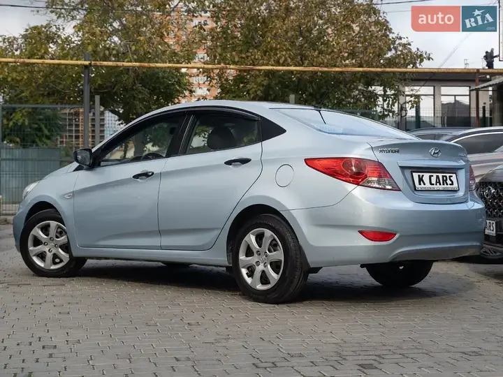 Hyundai Accent 2011 photo 2