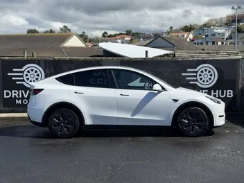 Tesla Model Y 2025 photo 3