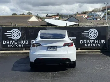 Tesla Model Y 2025 photo 5