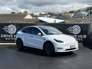 Tesla Model Y 2025 photo 2