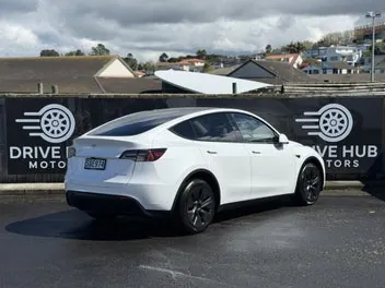 Tesla Model Y 2025 photo 4