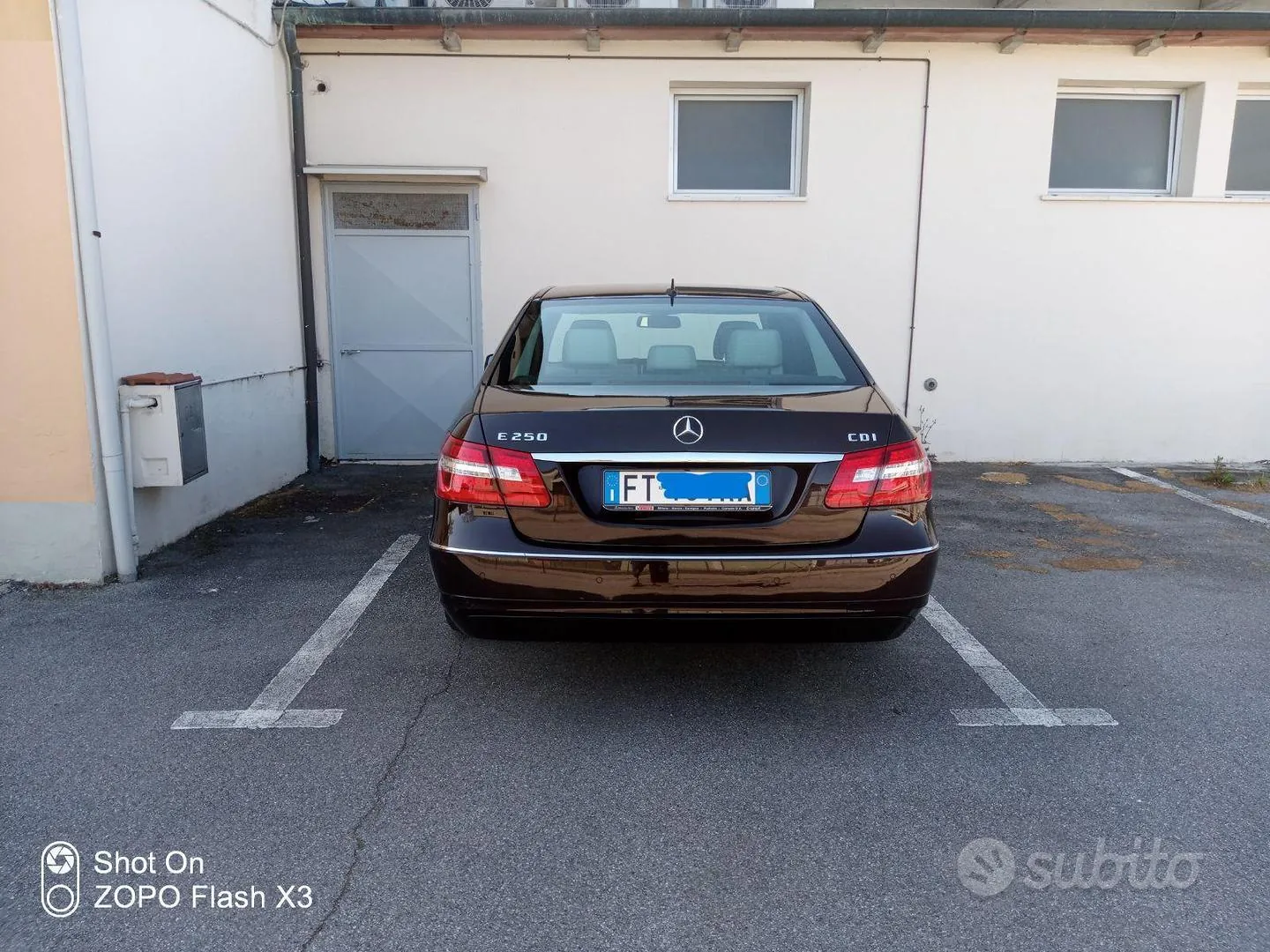 Mercedes-Benz E250 2010 photo 2