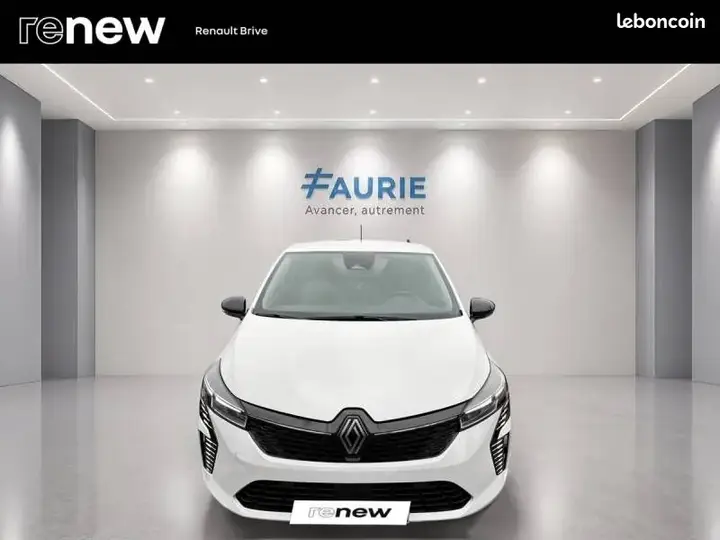 Renault Clio 2023 photo 2
