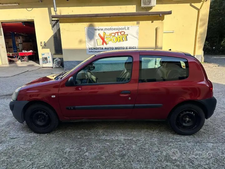 Renault Clio 2005 photo 2