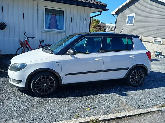 Skoda Fabia 2012 photo 2