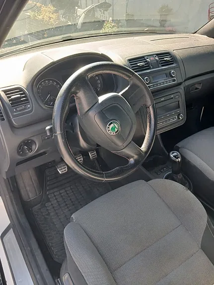 Skoda Fabia 2012 photo 5