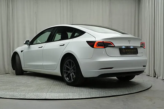 Tesla Model 3 2023 photo 4