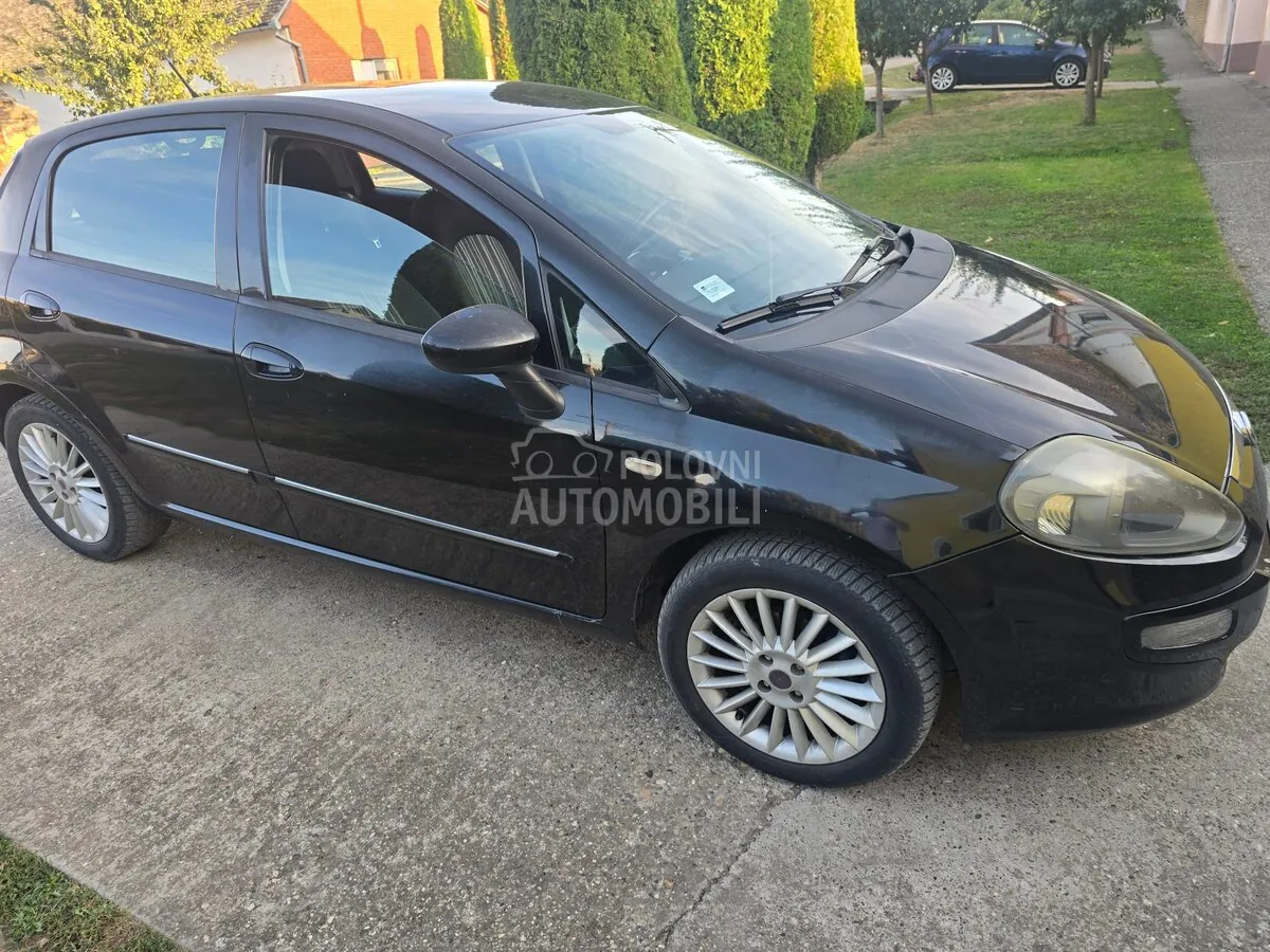 Fiat Grande Punto 2011 photo 3