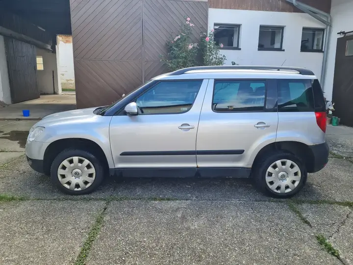 Skoda Yeti 2013 photo 2