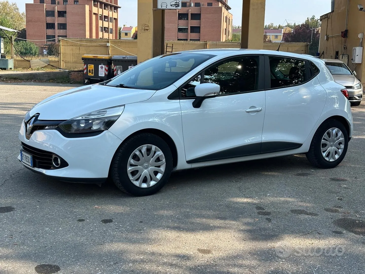 Renault Clio 2015 photo 2