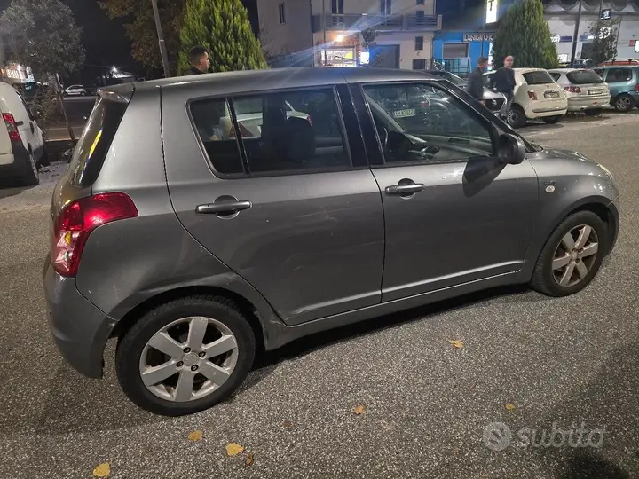 Suzuki Swift 2007 photo 2