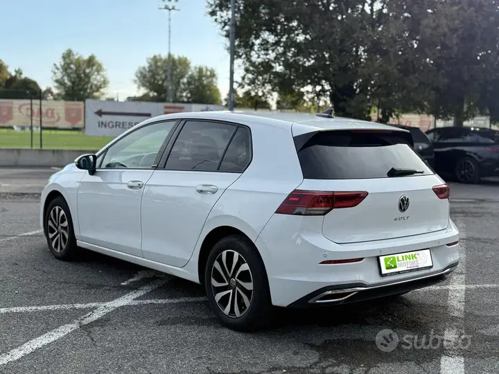 Volkswagen Golf 2022 photo 3