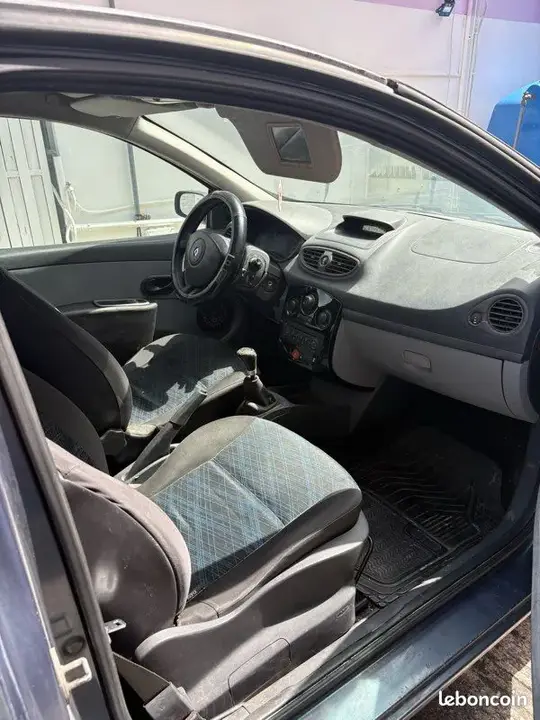 Renault Clio 2007 photo 2