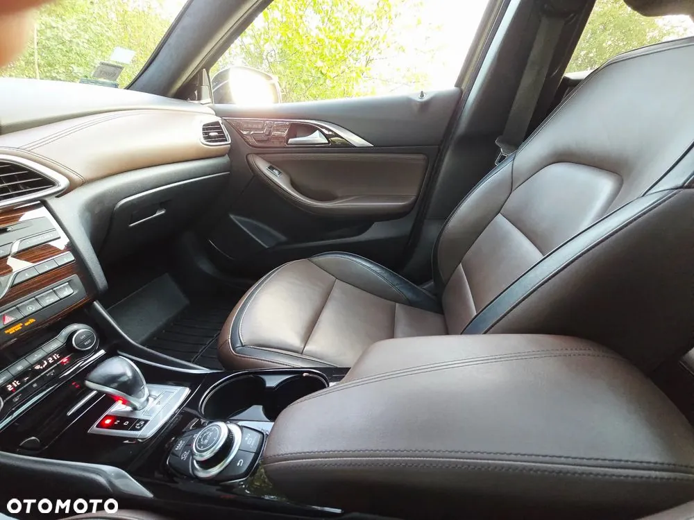 Infiniti Qx30 2016 photo 2