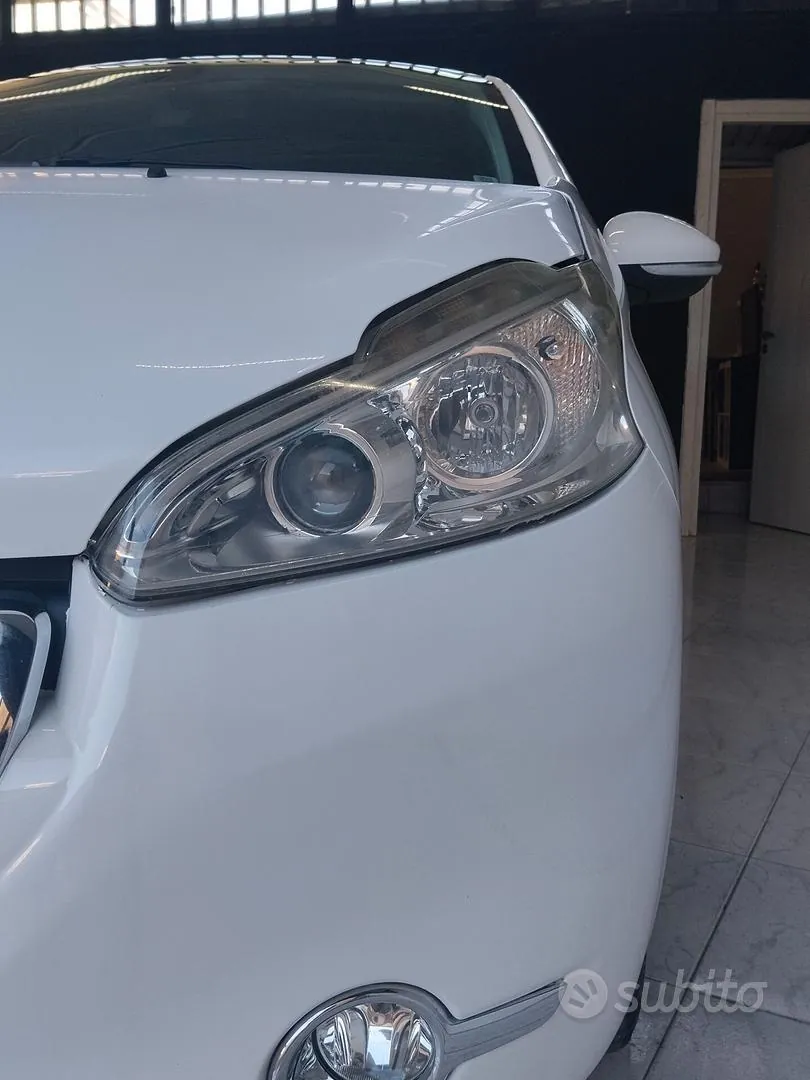 Peugeot 208 2013 photo 4