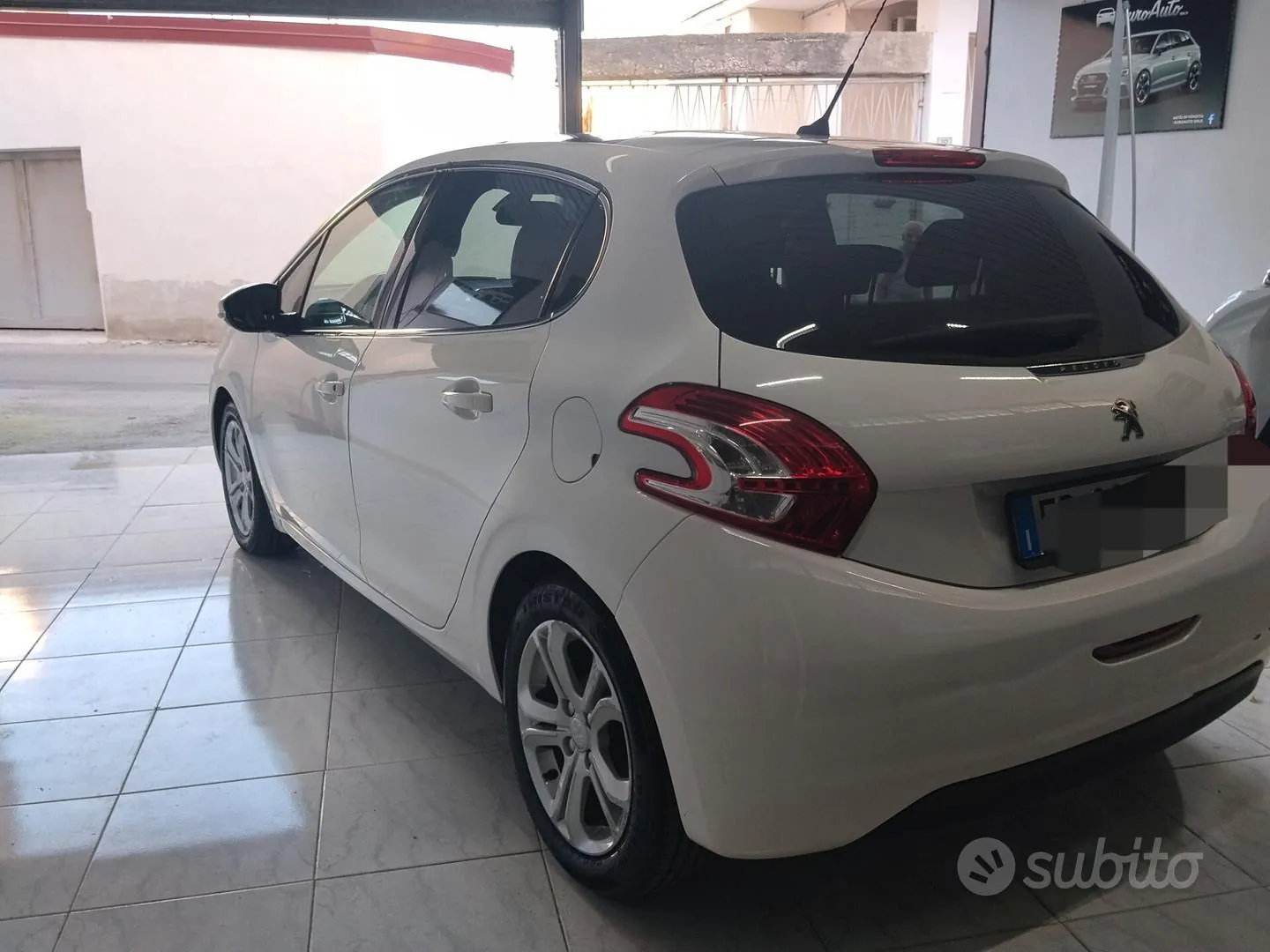 Peugeot 208 2013 photo 2